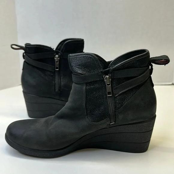 Ugg Emalie Ankle Boots Wedges Booties Leather Shearling Waterproof Zip Black  9 - Picture 8 of 10